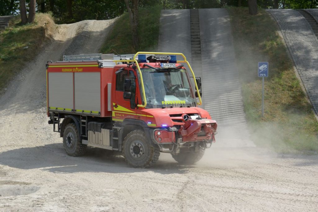 Este Mercedes Unimog es el camión de bomberos todoterreno definitivo 2 Motor16 Unimog bomberos mercedes 3 Motor16
