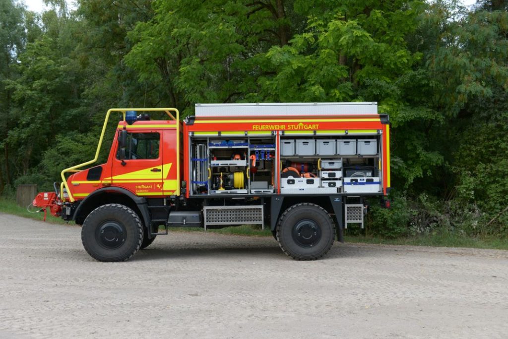 Este Mercedes Unimog es el camión de bomberos todoterreno definitivo 4 Motor16 Unimog bomberos mercedes 5 Motor16