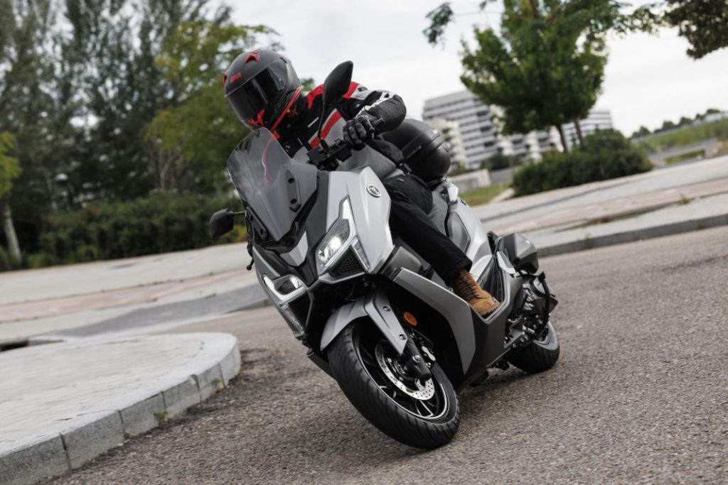 Nuevo Voge SR1 125: un scooter con estética GT para el carnet de coche 5 Motor16 Voge SR1 125 scooter 3 Motor16