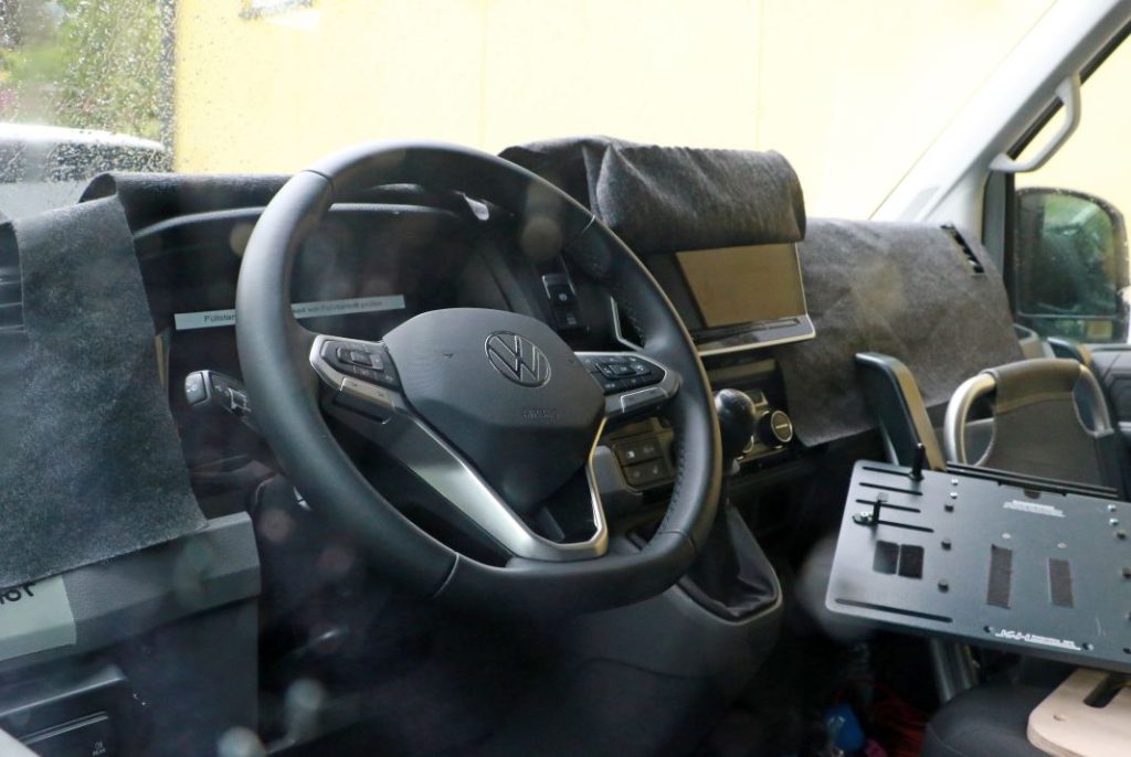 Fotos espía del Volkswagen Crafter 2024: una renovación para mantenerse joven 13 Motor16 Volkswagen Crafter 2024 restyling 11 Motor16