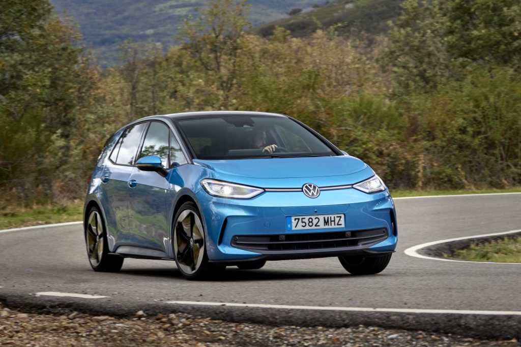 Los nuevos coches del Papa Francisco ¡serán eléctricos! 2 Motor16 Volkswagen ID.3 2024 36 Motor16