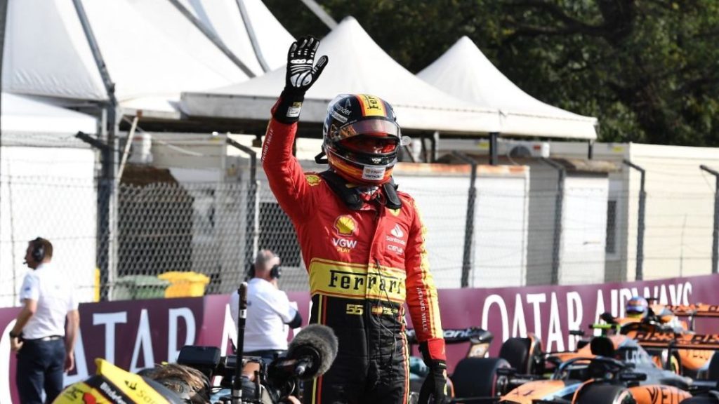 Las bonitas palabras de Sainz a su ingeniero tras los ataques de Leclerc en Monza 102 Motor16 Sainz