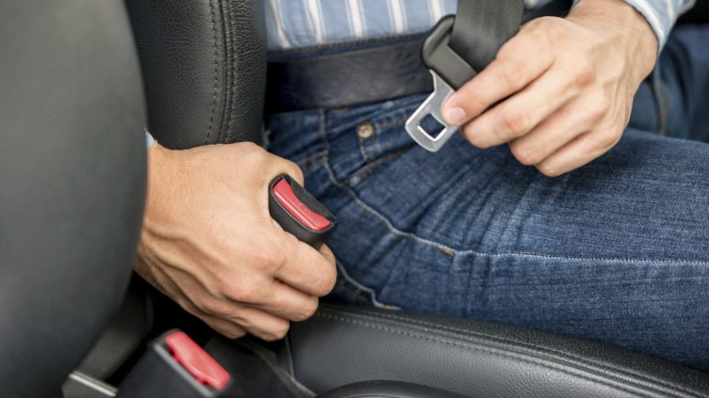 cinturon de seguridad 5 Motor16