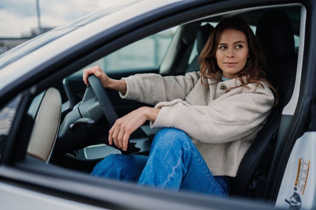 ¿Qué valoran más los jóvenes a la hora de comprar coche? 3 Motor16 jovenes