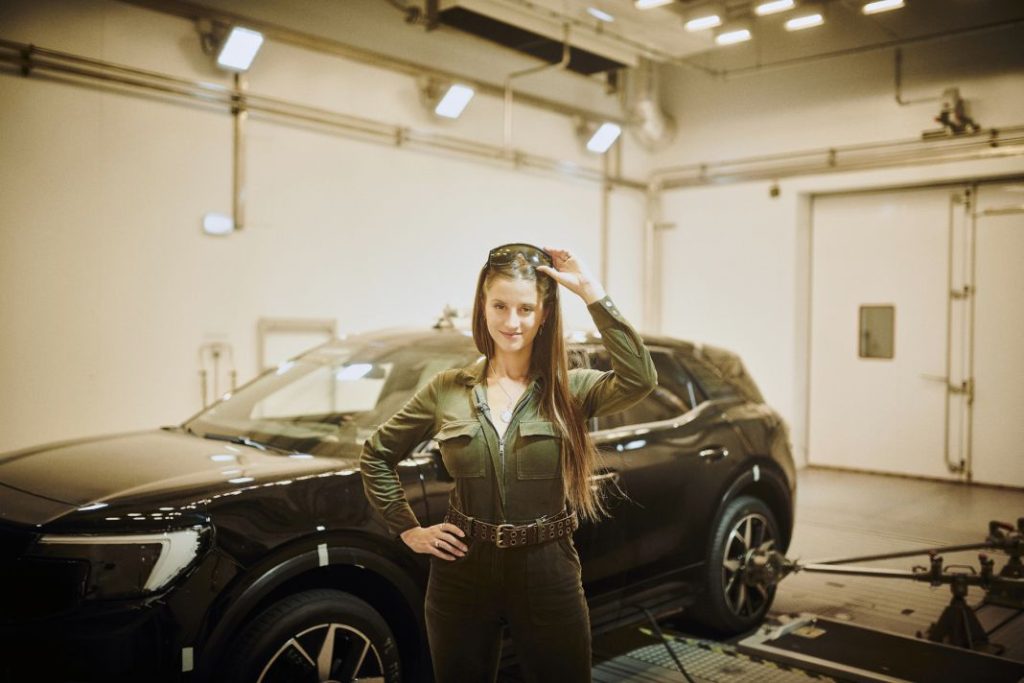 @LexieLimitless dará la vuelta al mundo en un Ford Explorer eléctrico 6 Motor16 ford @LexieLimitless6 Motor16