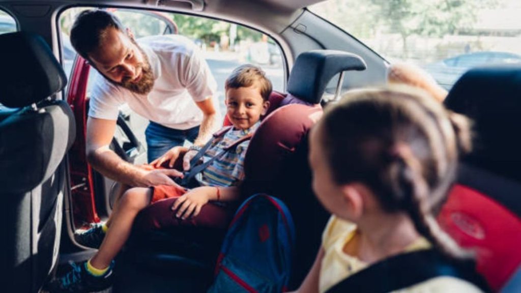 Los coches de Cabify cuentan con sillas infantiles.