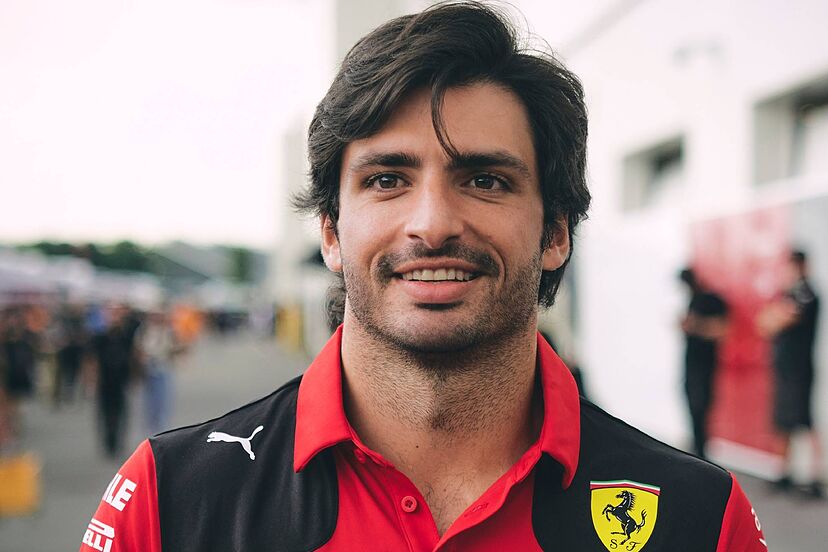 Las bonitas palabras de Sainz a su ingeniero tras los ataques de Leclerc en Monza 105 Motor16 podio