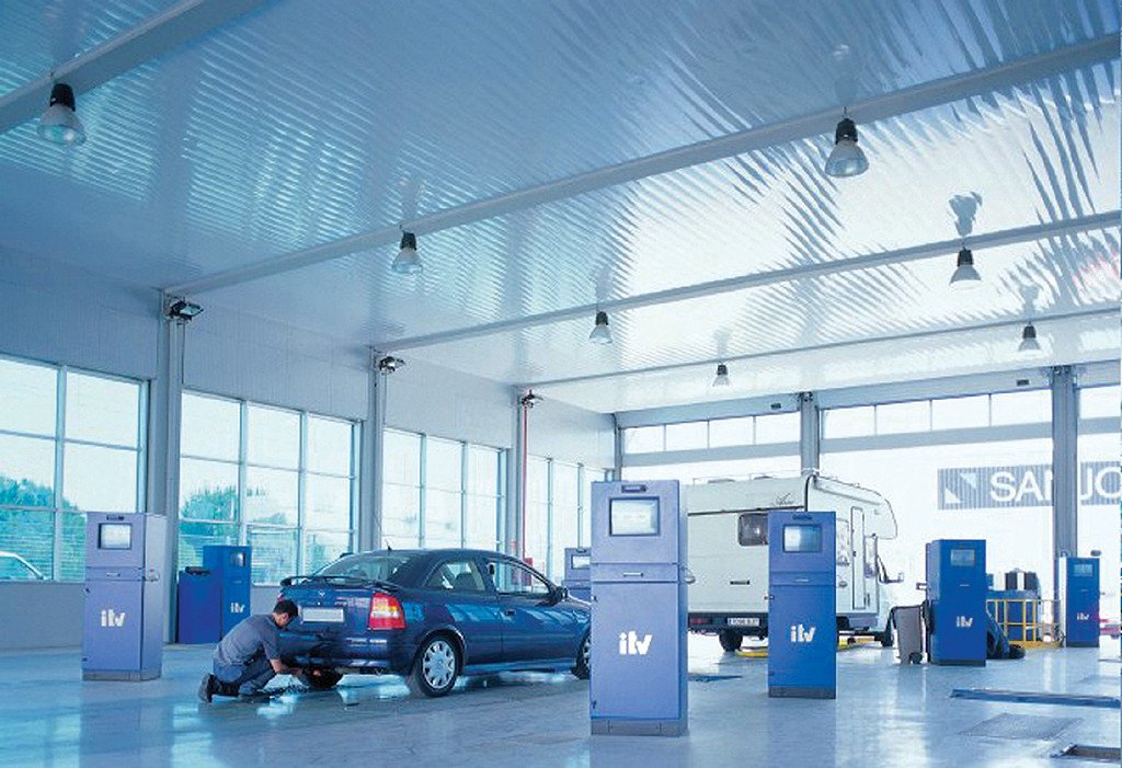 ¿No pasar la ITV te puede llevar a la cárcel? 1 Motor16 itv prueba humos 8 Motor16