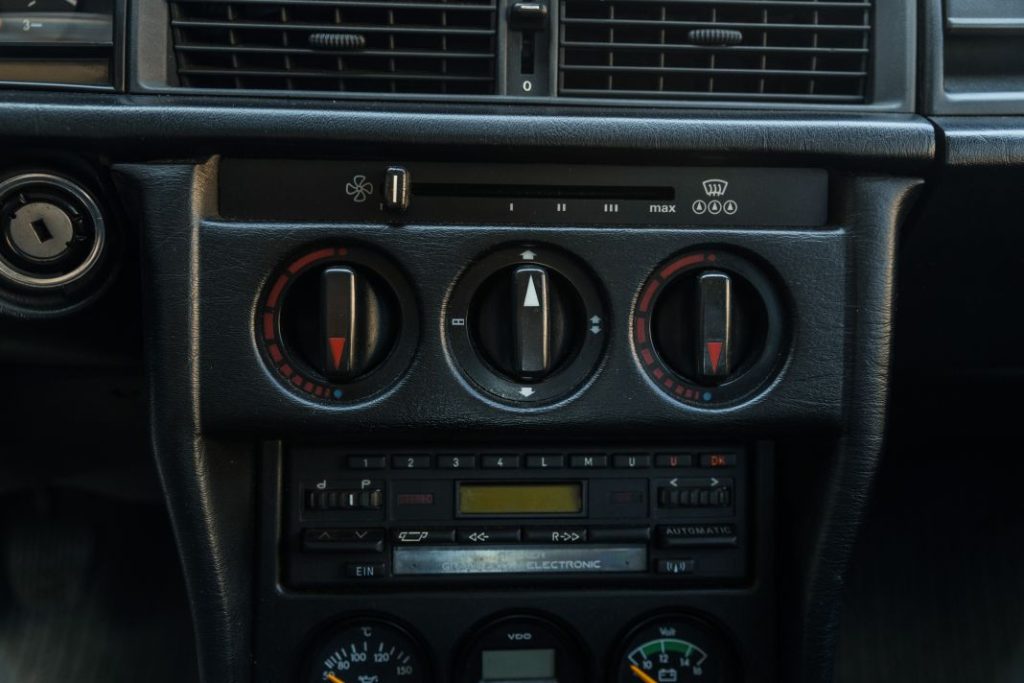 A subasta el Mercedes de Niki Lauda en la mítica Copa de Campeones de 1984 21 Motor16 mercedes 190 e 23 16 nikki lauda 17 Motor16