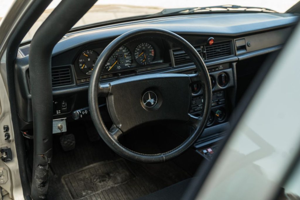 A subasta el Mercedes de Niki Lauda en la mítica Copa de Campeones de 1984 12 Motor16 mercedes 190 e 23 16 nikki lauda 8 Motor16