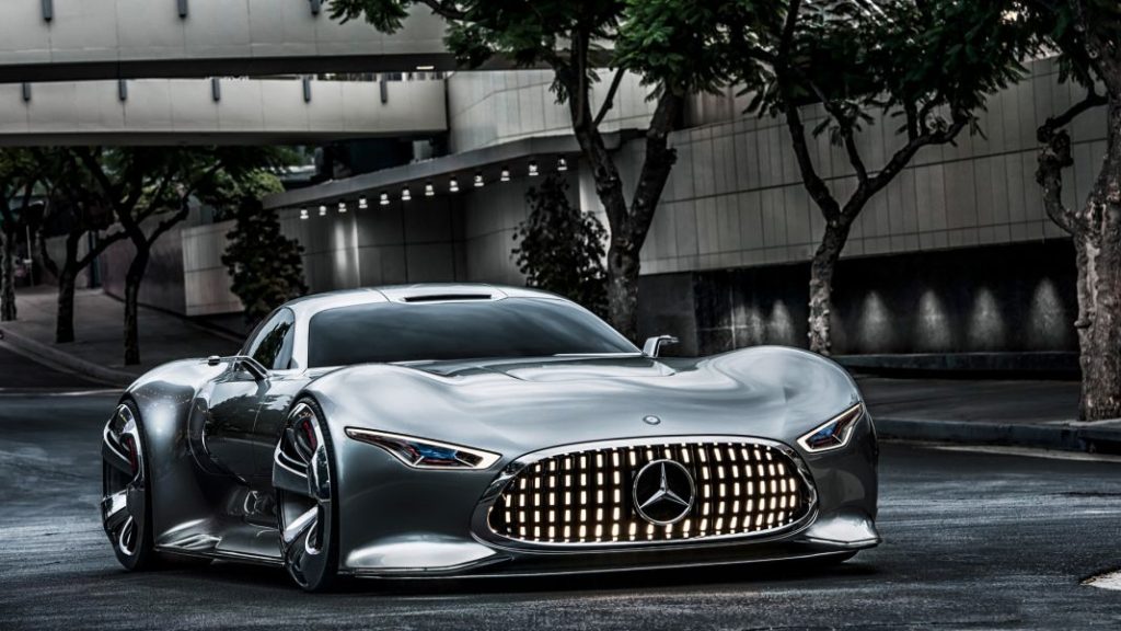 El logo de Mercedes-Benz es uno de los más reconocidos en el mundo de los automóviles y en la cultura popular. 