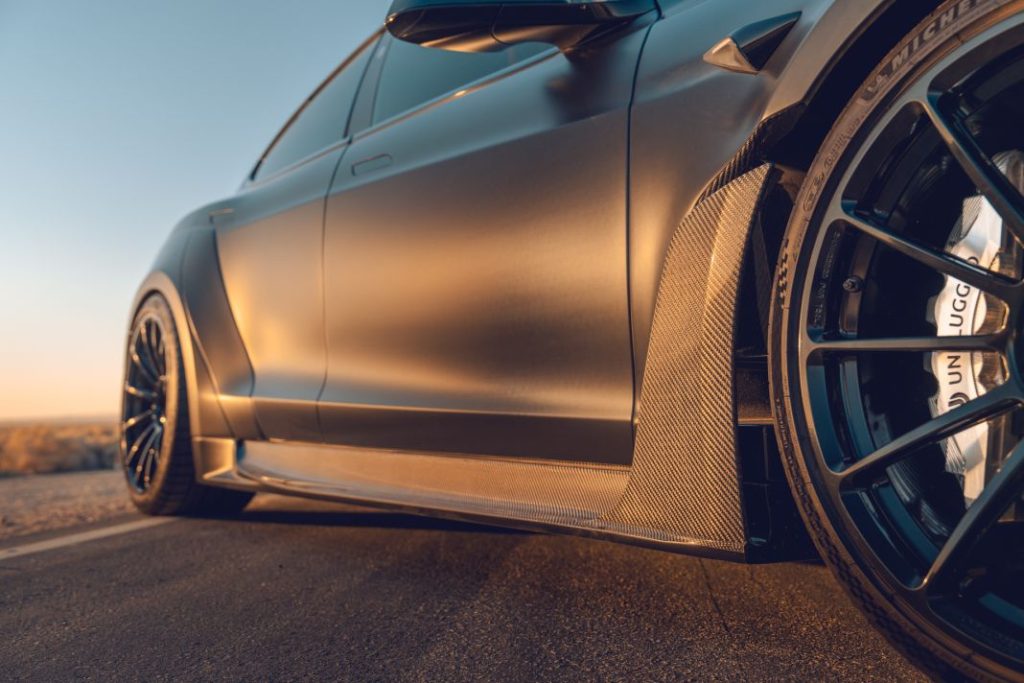 Si el Tesla Model S Plaid no es suficiente para ti, Unplugged Performance tiene la solución 5 Motor16 tesla model s plaid dark knight unplagued performance 14 Motor16