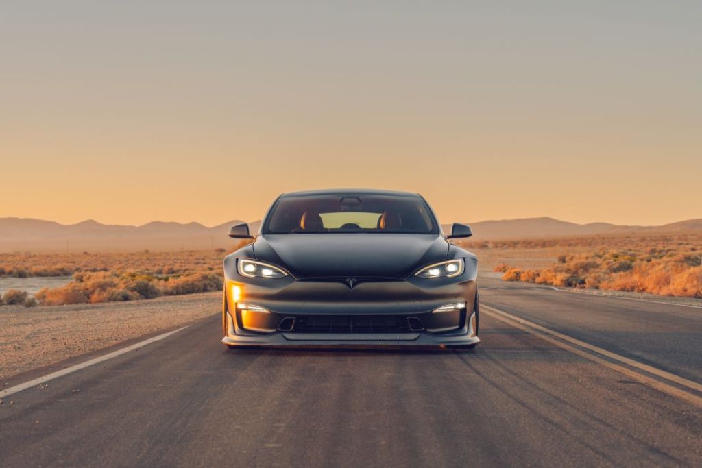 Si el Tesla Model S Plaid no es suficiente para ti, Unplugged Performance tiene la solución 6 Motor16 tesla model s plaid dark knight unplagued performance 5 Motor16