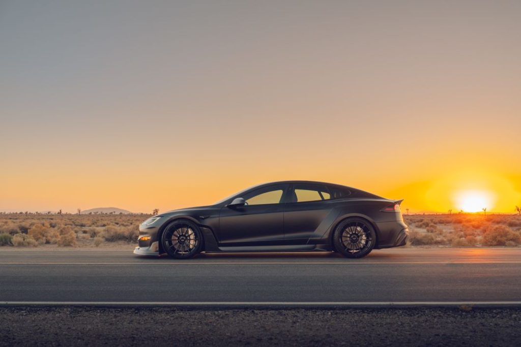 Si el Tesla Model S Plaid no es suficiente para ti, Unplugged Performance tiene la solución 21 Motor16 tesla model s plaid dark knight unplagued performance 8 Motor16