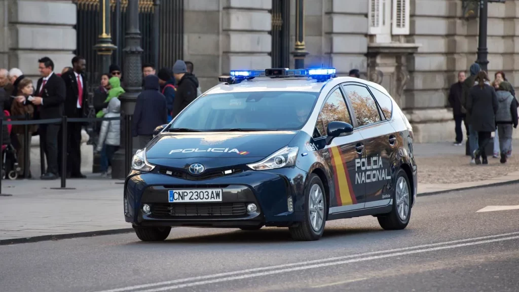 toyota prius policia nacional 1 Motor16