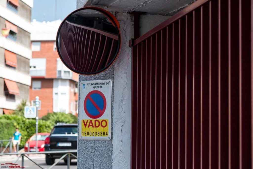 Las obligaciones que tienen que tener conductores y propietarios ante un vado de estacionamiento 148 Motor16 Vado