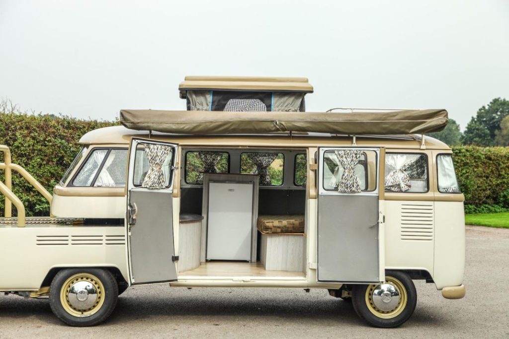 Este Volkswagen Transporter articulado y camperizado de 1963 esconde una poderosa sorpresa 86 Motor16 volkswagen transporter t1 type2 articulada camper 19 Motor16