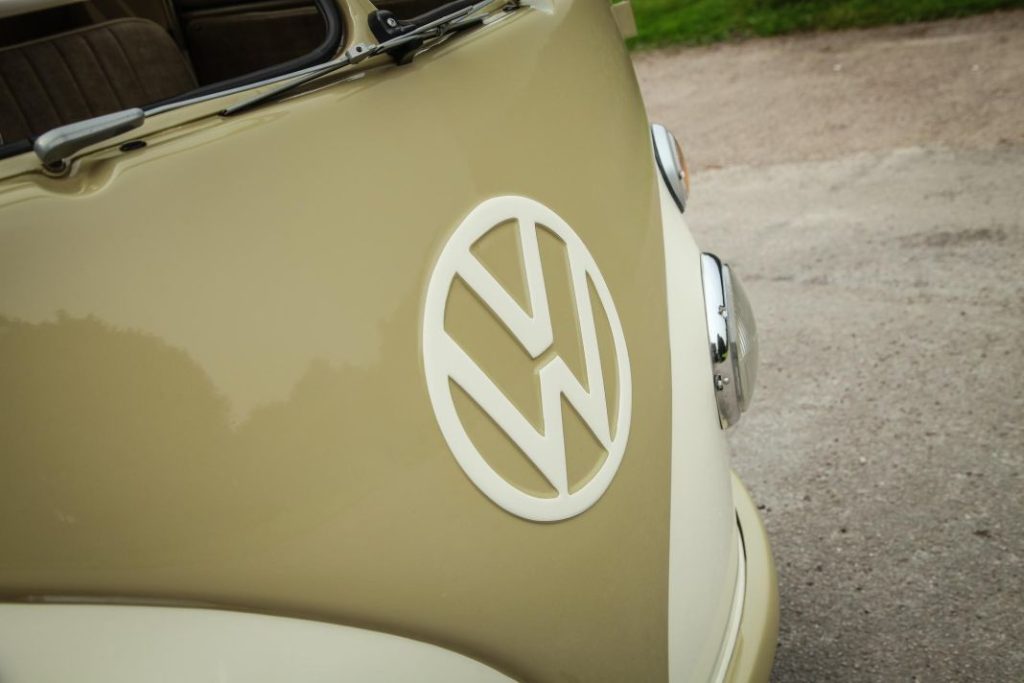 Este Volkswagen Transporter articulado y camperizado de 1963 esconde una poderosa sorpresa 70 Motor16 volkswagen transporter t1 type2 articulada camper 20 Motor16