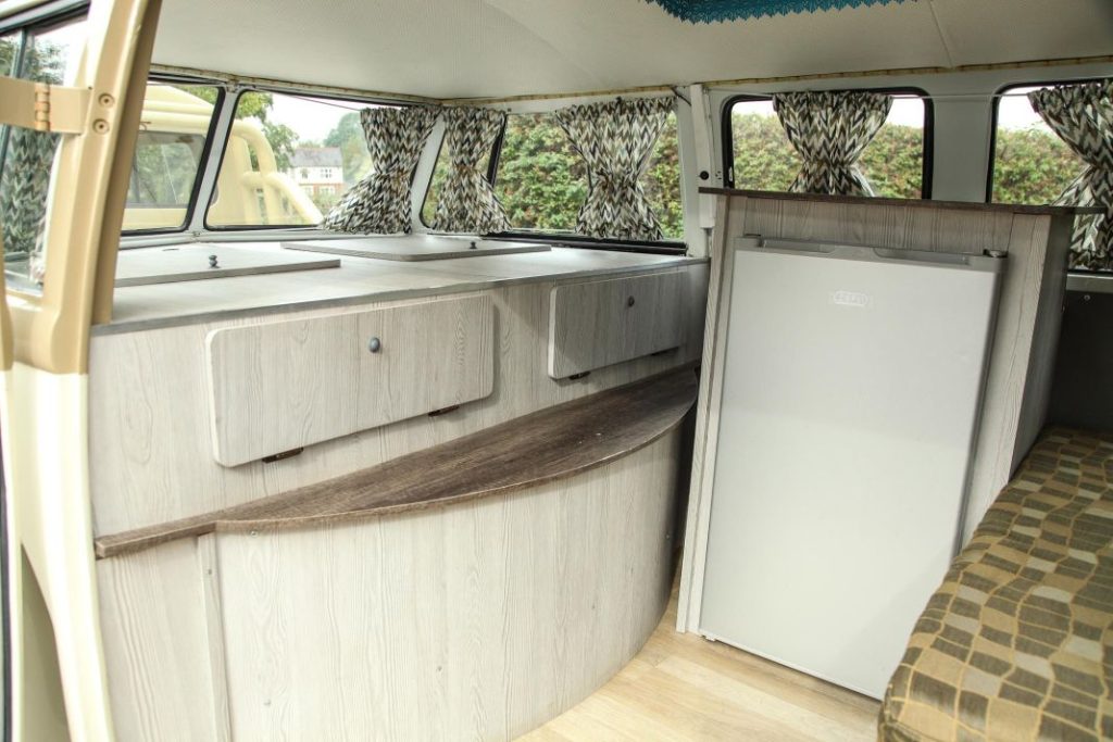Este Volkswagen Transporter articulado y camperizado de 1963 esconde una poderosa sorpresa 4 Motor16 volkswagen transporter t1 type2 articulada camper 27 Motor16