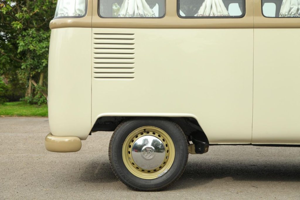 Este Volkswagen Transporter articulado y camperizado de 1963 esconde una poderosa sorpresa 52 Motor16 volkswagen transporter t1 type2 articulada camper 44 Motor16