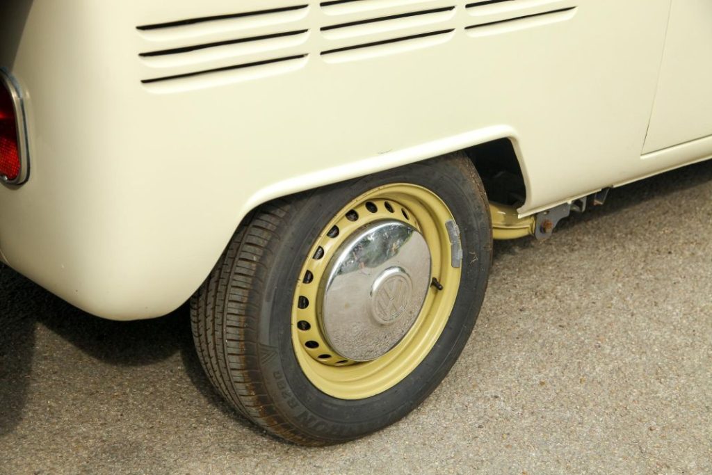 Este Volkswagen Transporter articulado y camperizado de 1963 esconde una poderosa sorpresa 46 Motor16 volkswagen transporter t1 type2 articulada camper 46 Motor16
