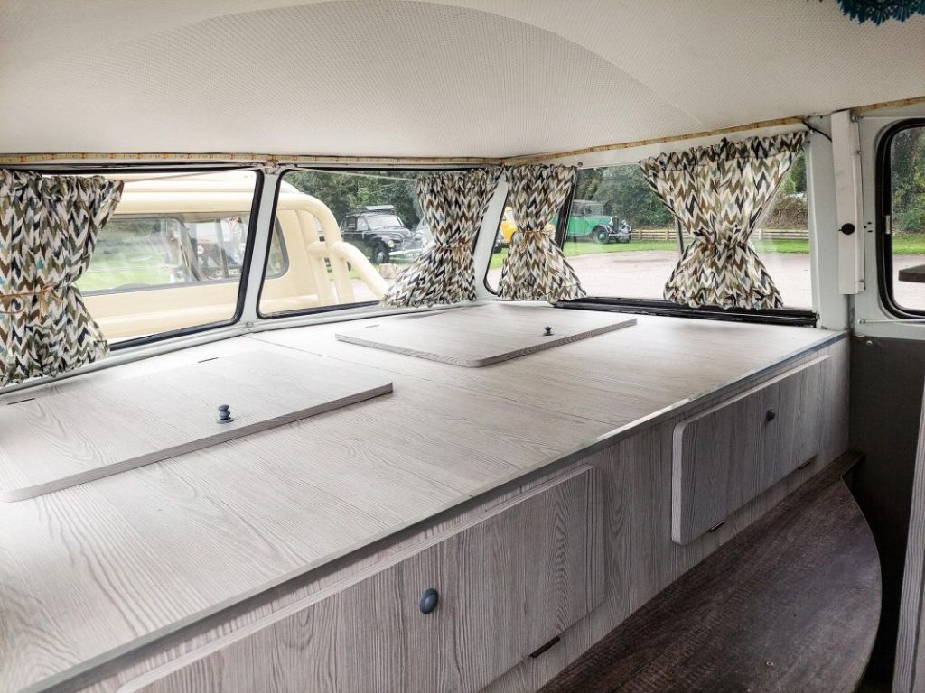Este Volkswagen Transporter articulado y camperizado de 1963 esconde una poderosa sorpresa 49 Motor16 volkswagen transporter t1 type2 articulada camper 51 Motor16