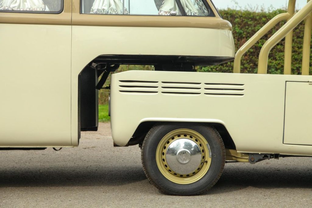 Este Volkswagen Transporter articulado y camperizado de 1963 esconde una poderosa sorpresa 50 Motor16 volkswagen transporter t1 type2 articulada camper 52 Motor16