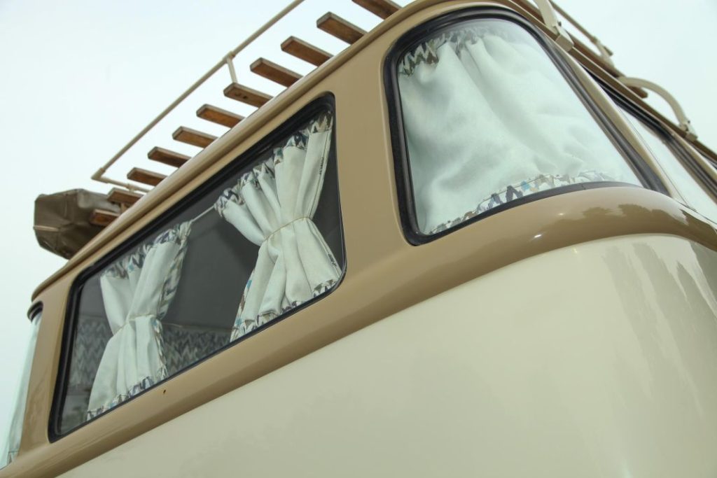 Este Volkswagen Transporter articulado y camperizado de 1963 esconde una poderosa sorpresa 40 Motor16 volkswagen transporter t1 type2 articulada camper 59 Motor16