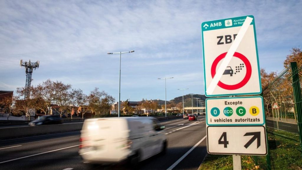 Esta es la multa que te espera desde hoy si entras a Madrid sin etiqueta de la DGT 1 Motor16 Madrid ZBE