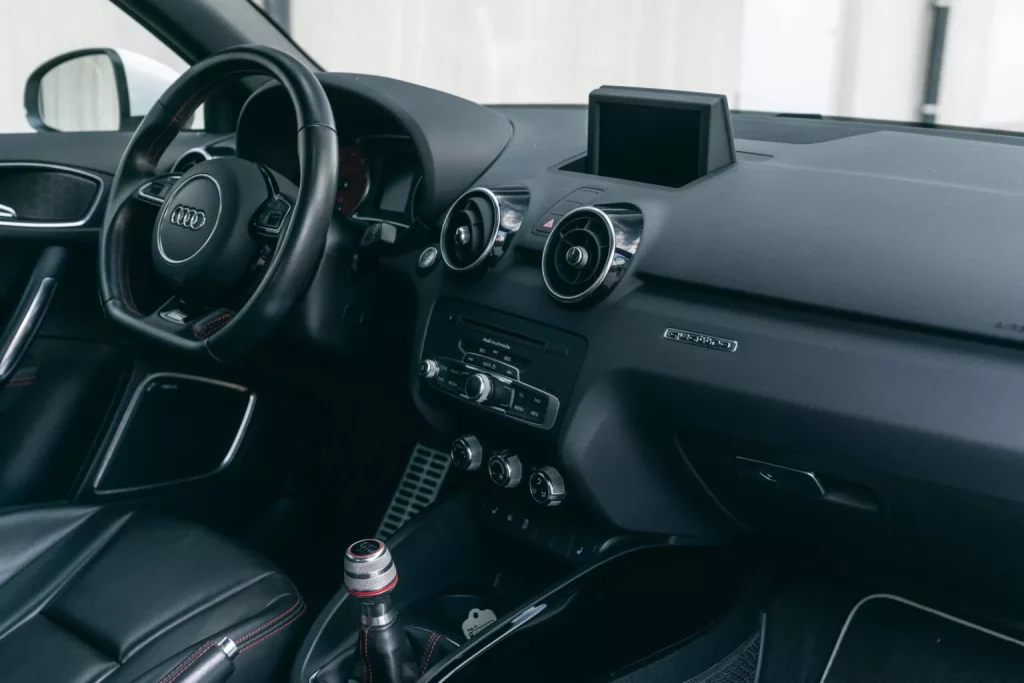 2013 Audi A1 Quattro Collecting Cars. Imagen interior.