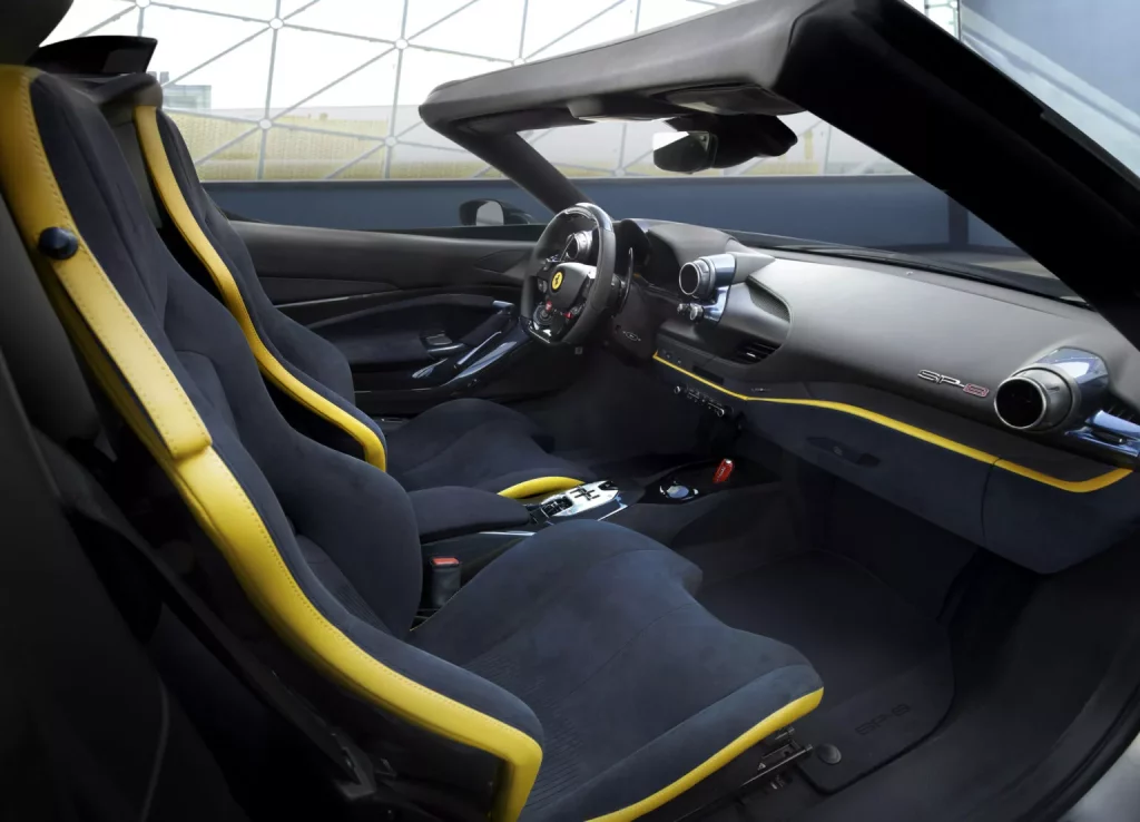2023 Ferrari SP-8. Imagen interior.