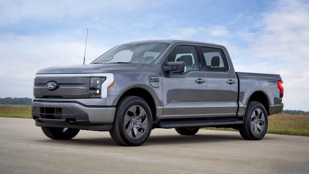 2023 Ford F-150 Lightning Flash. Imagen estática.