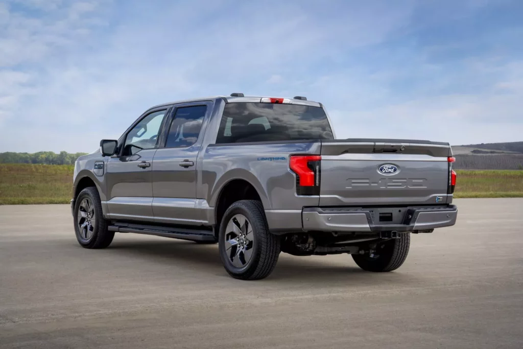 2023 Ford F-150 Lightning Flash. Imagen trasera.