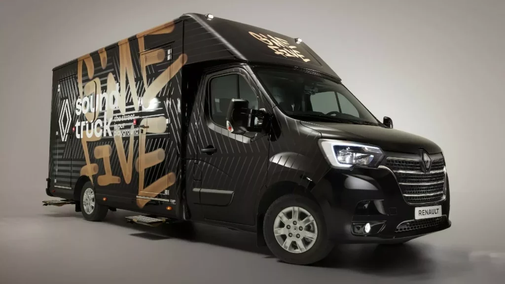 Este Renault Master es el sueño de todo DJ 4 Motor16 2023 Renault Trafic Sound Truck 2 Motor16
