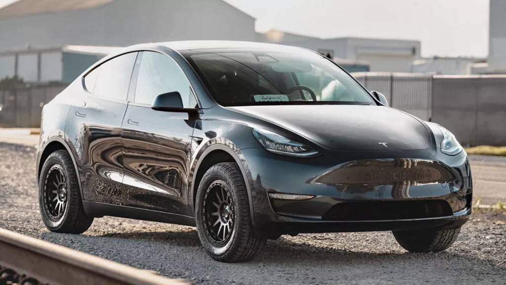 El Tesla Model Y más aventurero lo firma Unplugged Performance 3 Motor16 2023 Tesla Model Y Unplugged Performance Beadlock. Imagen estática frontal.