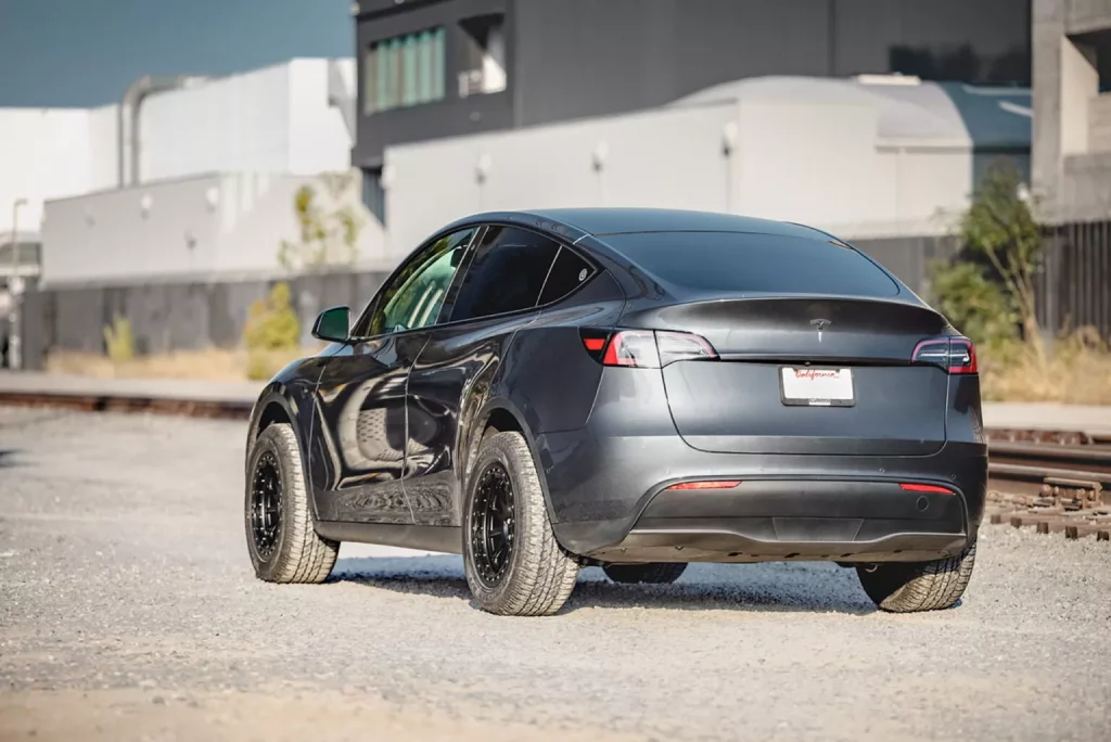 El Tesla Model Y más aventurero lo firma Unplugged Performance 2 Motor16 2023 Tesla Model Y Unplugged Performance Beadlock. Imagen estática.