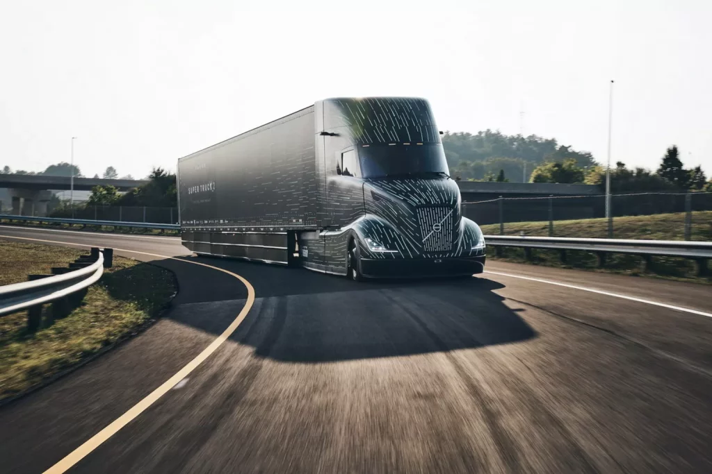 Volvo SuperTruck 2: Un camión esculpido por el viento 1 Motor16 2023 Volvo SuperTruck 2. Imagen movmiento.
