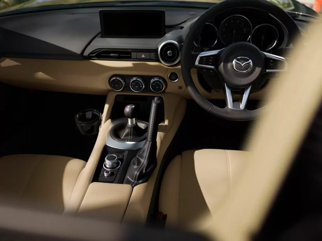 2024 Mazda MX-5 ND Japón. Imagen interior.