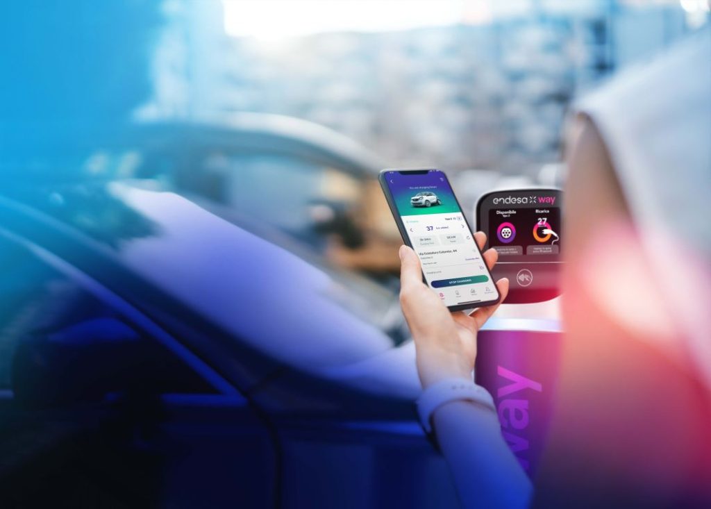 Coche eléctrico: las empresas que se unen para ofrecer 500 kilómetros de recarga gratis y más descuentos 1 Motor16 App Endesa X Way Motor16