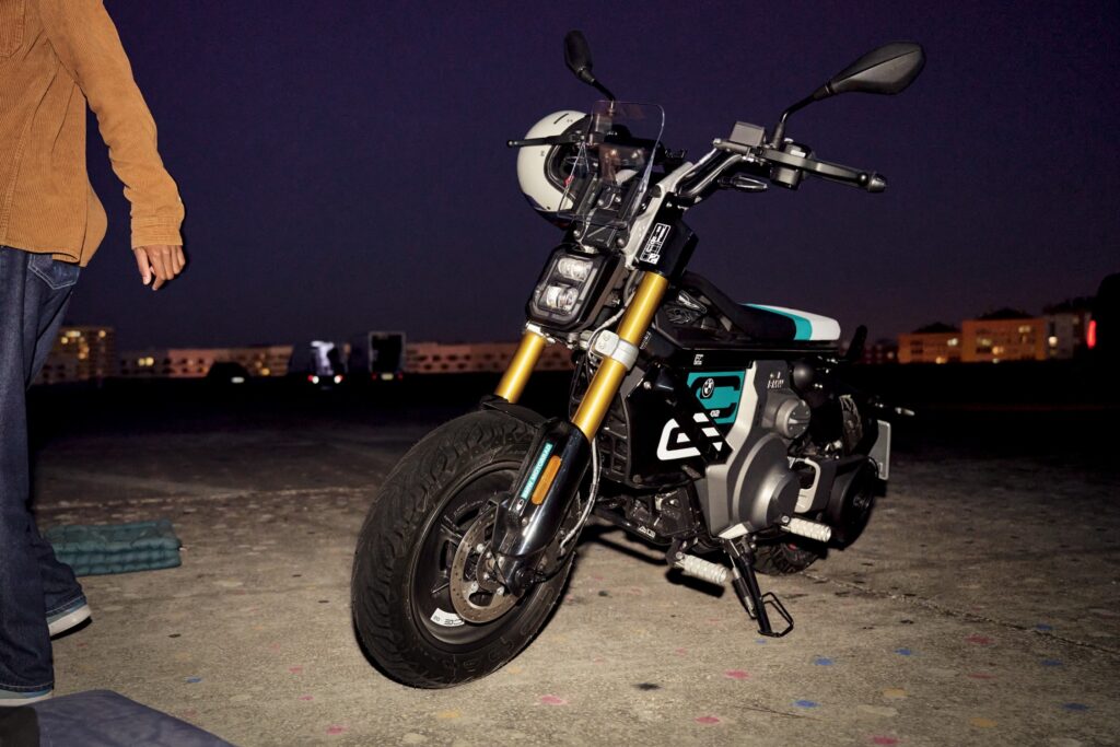La exclusiva moto eléctrica y de marca premium que puedes conducir con 15 años por menos de lo que imaginas 142 Motor16 BMW CE 02 6 1024x683 1 Motor16