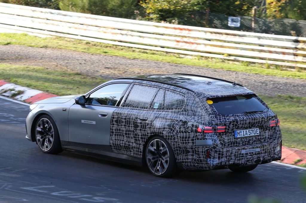 BMW i5 Touring 11 Motor16