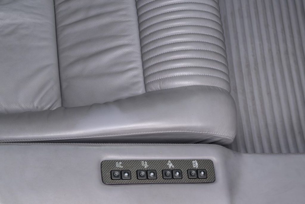 Este Bugatti EB110 GT sale a subasta con 7.000 kilómetros 19 Motor16 Bugatti EB 110 19 Motor16