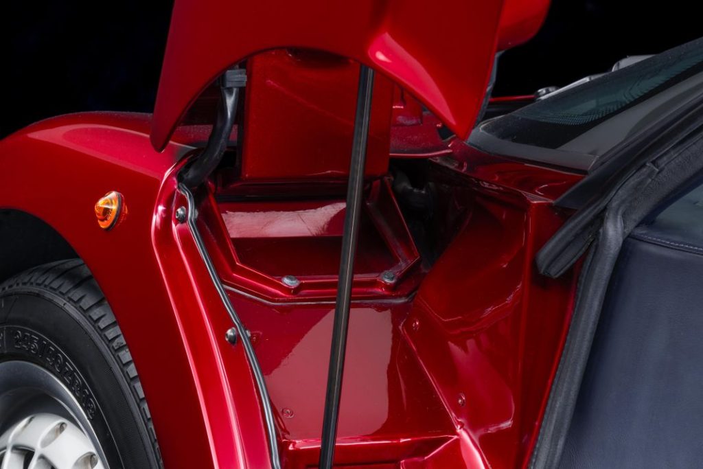 Este Bugatti EB110 GT sale a subasta con 7.000 kilómetros 28 Motor16 Bugatti EB 110 29 Motor16