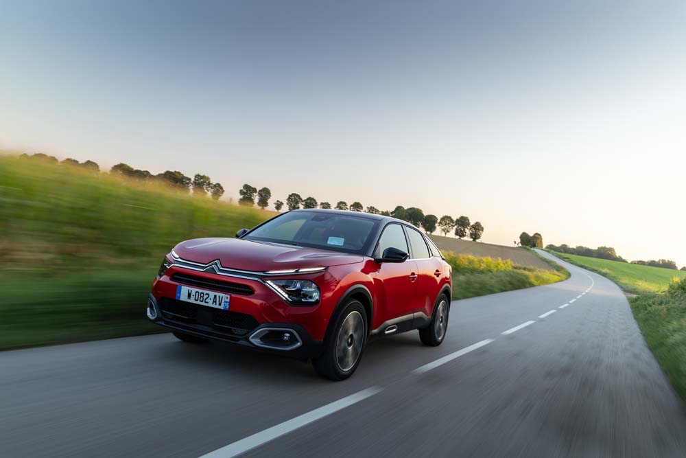 Citroën incrementa su gama electrificada con numerosas novedades 3 Motor16 Citroën Ë-C4 X