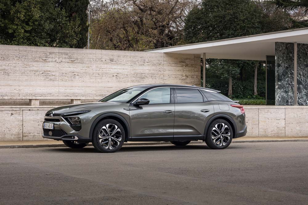 Citroën incrementa su gama electrificada con numerosas novedades 6 Motor16 Citroën C5 X PHEV 180 CV