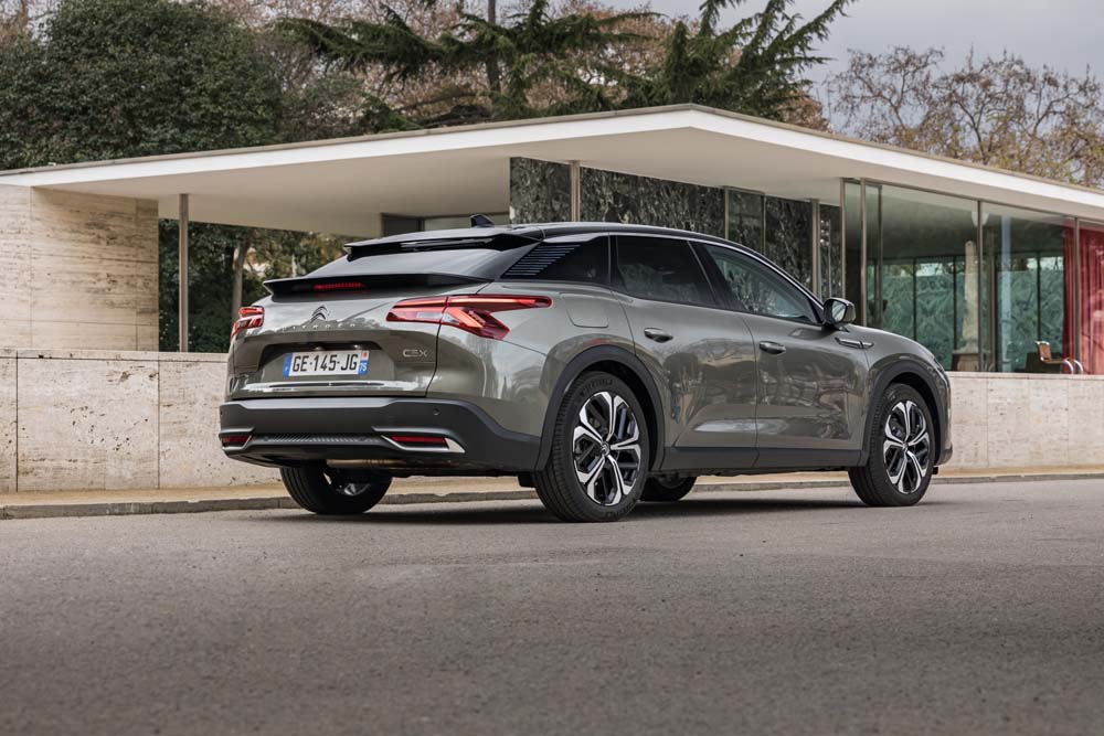 Citroën incrementa su gama electrificada con numerosas novedades 5 Motor16 Citroën C5-X PHEV 180 CV