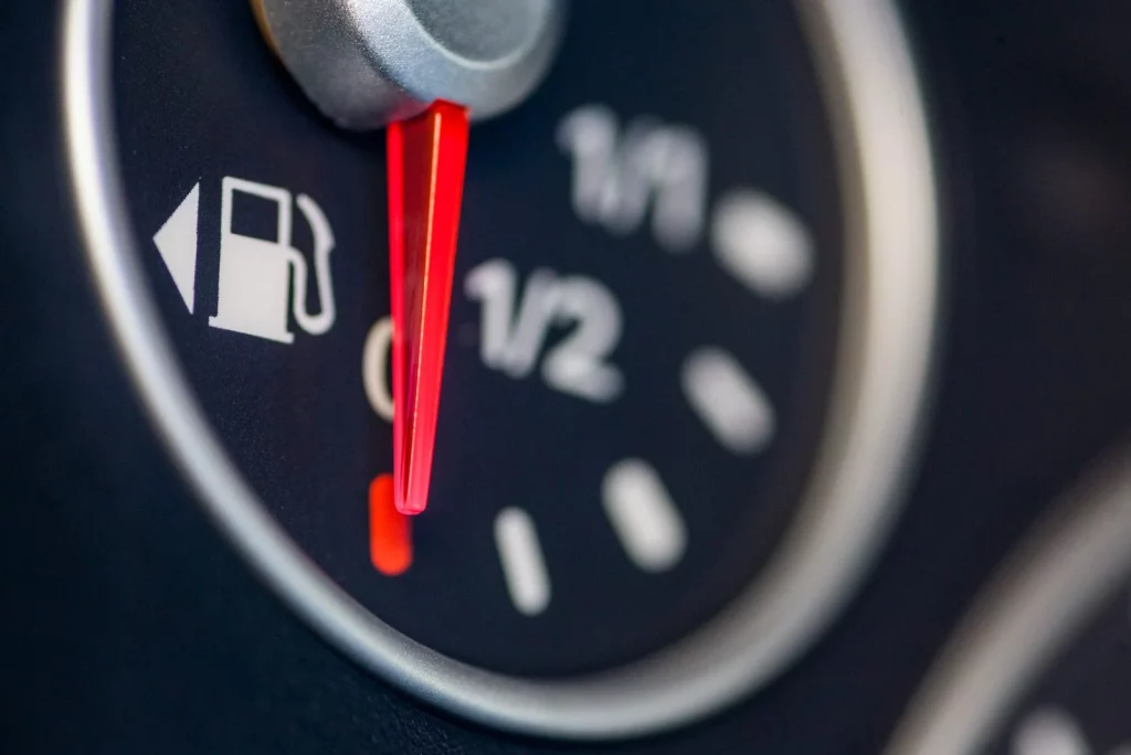 Los gasolineros ya te van avisando del precio que alcanzará la gasolina: Todo gracias a Hacienda 1 Motor16 DGT