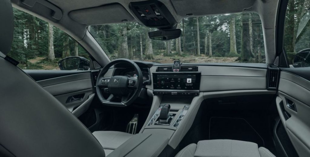 Probamos el DS 9 Esprit de Voyage, un viajero eficiente y lujoso 1 Motor16 DS 9 M.Y. 23 ESPRIT DE VOYAGE 32 Motor16