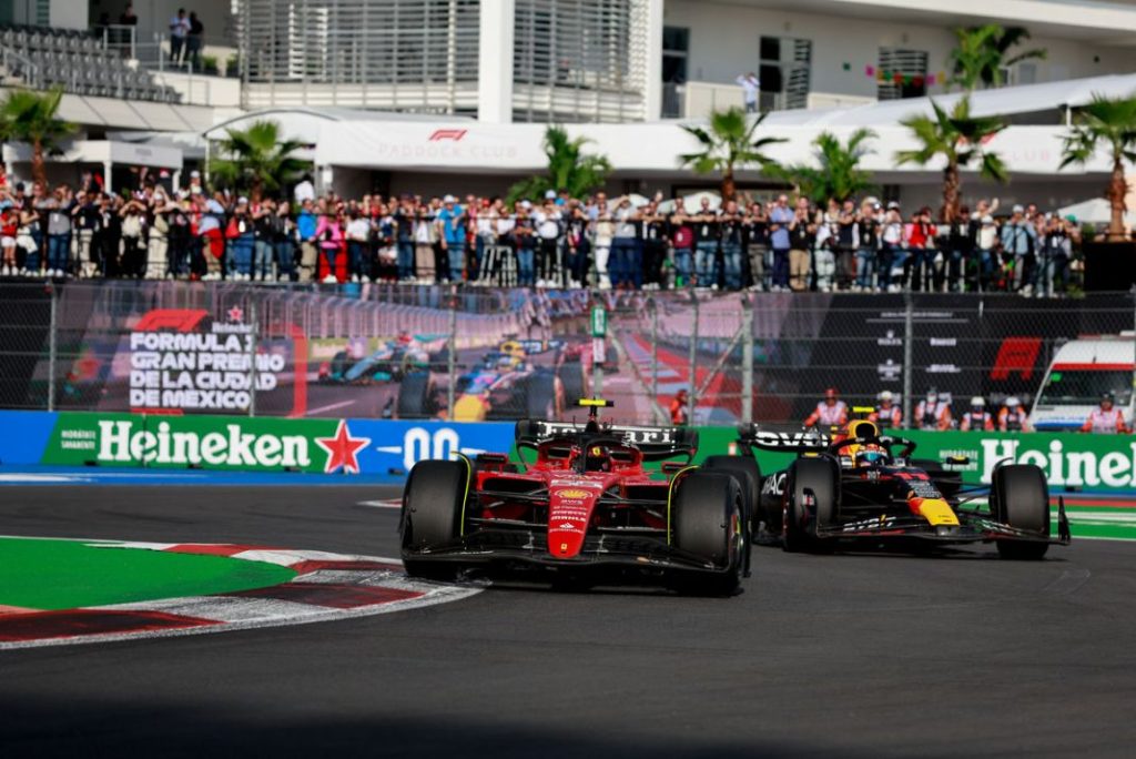 EuropaPress 5540432 55 sainz carlos spa scuderia ferrari sf 23 11 perez sergio mex red bull Motor16