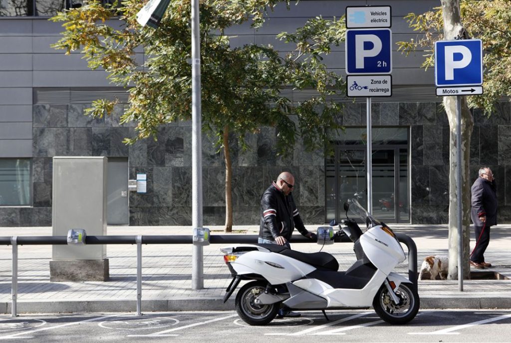 EuropaPress estacion recarga motos electricas barcelona Motor16